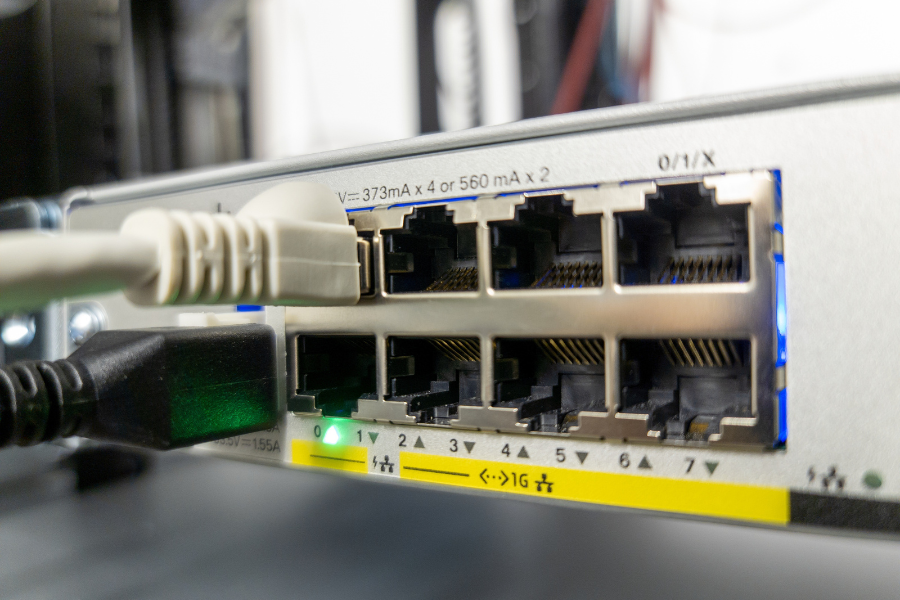 Modem, roteador, hub e switch: o que é e qual você precisa?